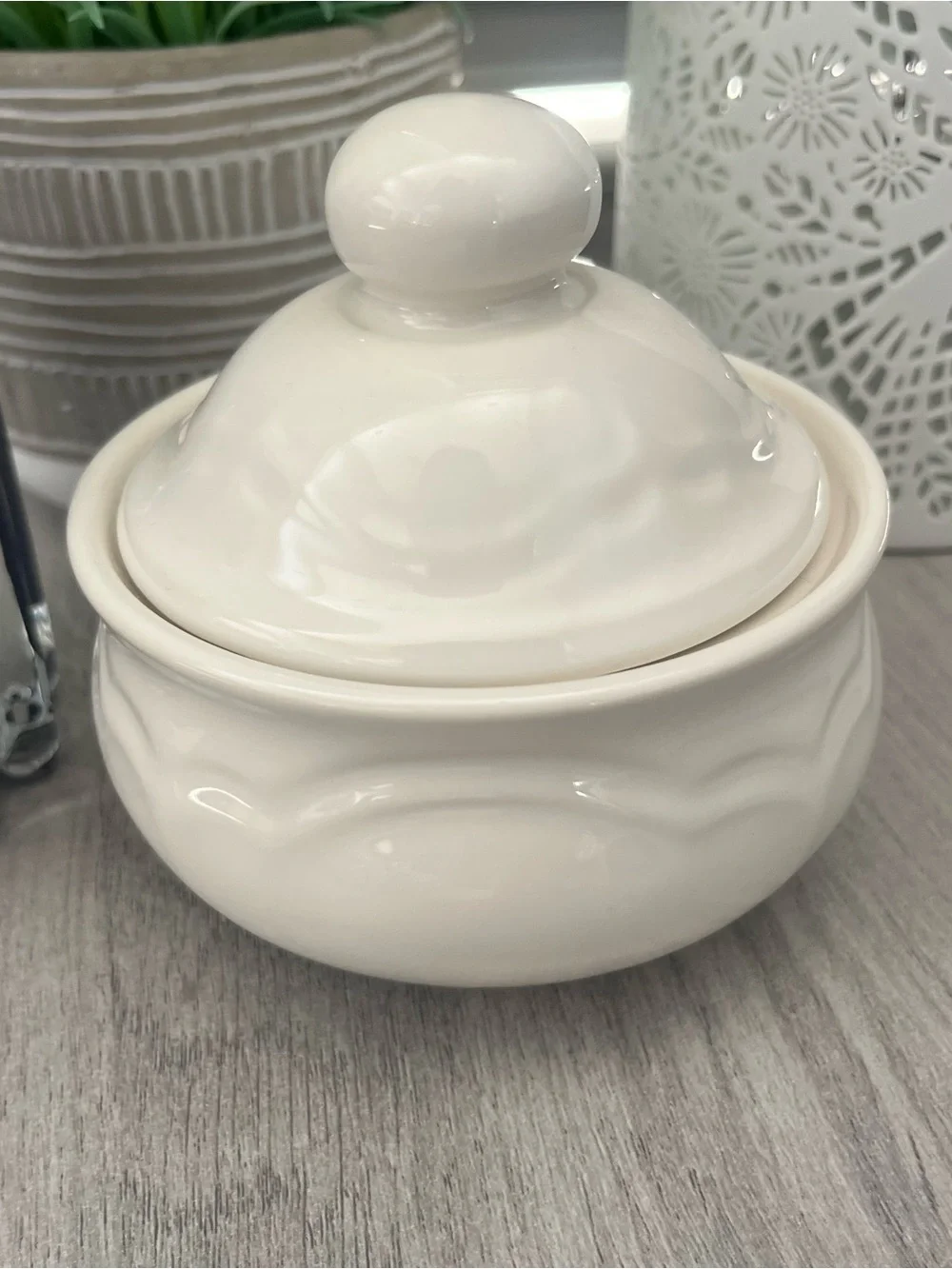 Pfaltzgraff Gazebo Ivory Covered Sugar Bowl w Lid Stoneware